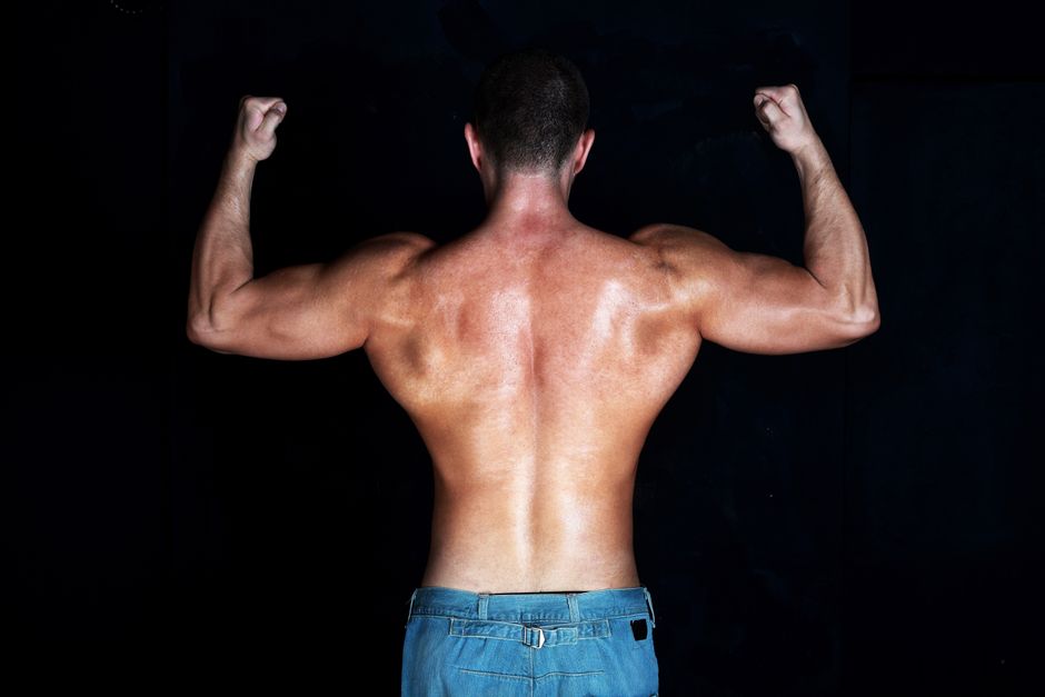 Mann mit breitem Rücken - Sport Motivation
